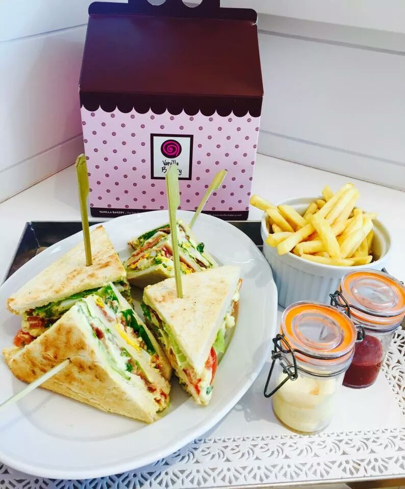 Pranzo goloso? Prova il nostro #ClubSandwich, ricco e saporito :) #VanillaBakery