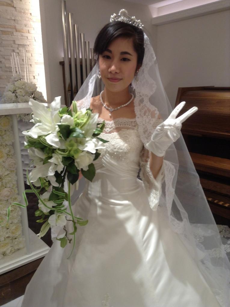 とこまろ やっぱショルダーあるドレスが気品があって素敵 上品で洗練された女性 って感じだよね ドレスは絶対ショルダー付きにする そしてマリアベールにする プレ嫁 ウエディングドレス Http T Co 5s5fpzasrs Twitter