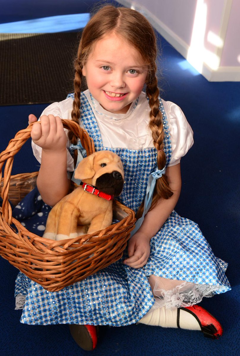 Children across the #IsleofWight are dressing up for #WorldBookDay. iwcp.co.uk/news/news/worl… …