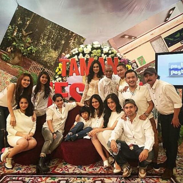 #Pesbukers putih putih: )