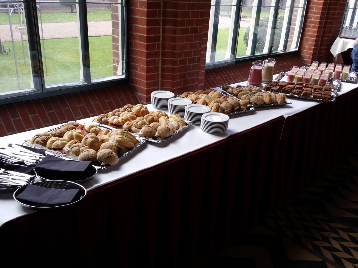 Vandaag verzorgen wij een netwerklunch bij de Bibliotheek. Belegde broodjes en verse fruitsmoothies voor onze gasten.