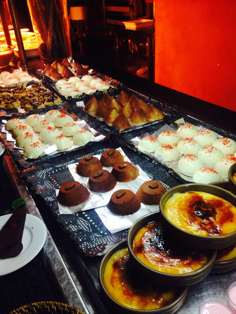 medfetalBCN's tweet photo. La hora de la comida (y de los postres!) en #Seva2015; los menús del @HotelMontanya son más q espléndidos http://t.co/gcTOoTBckB