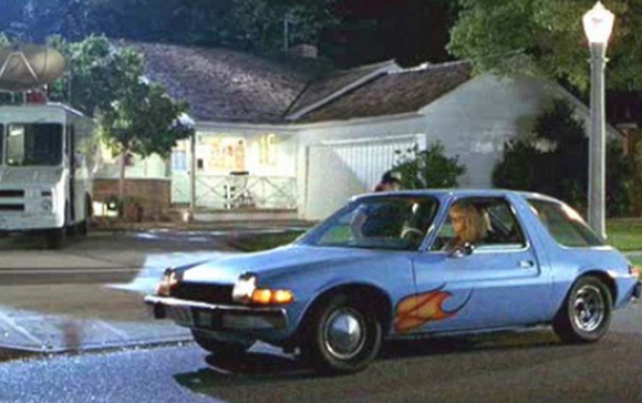 PetroleosDelta's tweet photo. ¿Recuerdas este #auto? El AMC Pacer de 1976 fue la estrella de la película Wayne's World. http://t.co/sE5qP6PcJr