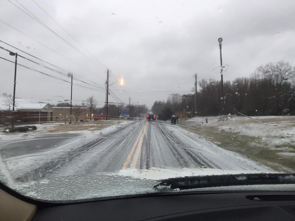 drmomo3's tweet photo. @SamChampion @weatherchannel @waff48 @WAAYTV @BradTravisWAFF   Thick sleet and ice in North Alabama http://t.co/wwYVeILWO5