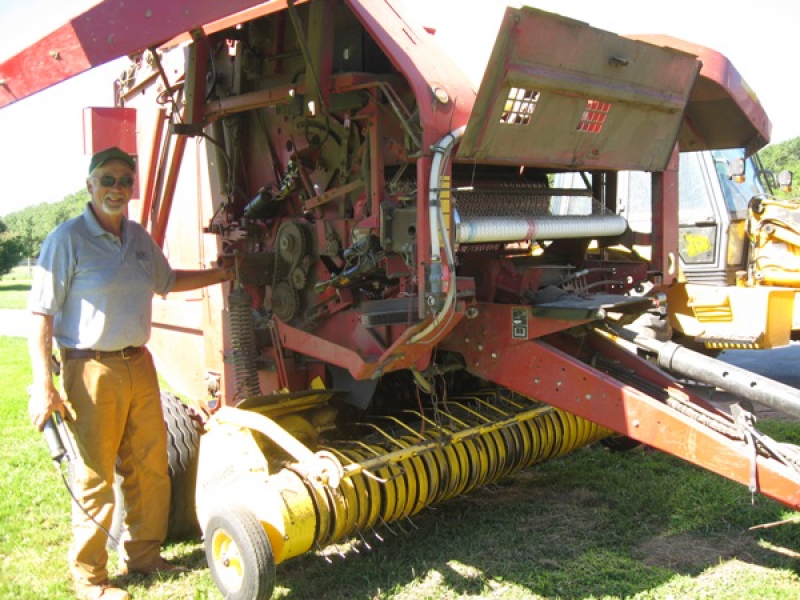 AquidneckFarms's tweet photo. Did you ever meet our AQF Farm Manager, Jim? #RI #rhodeisland #aquidneckisland #Farmmanger #Farmersworkhard http://t.co/KGoYuyJFc0