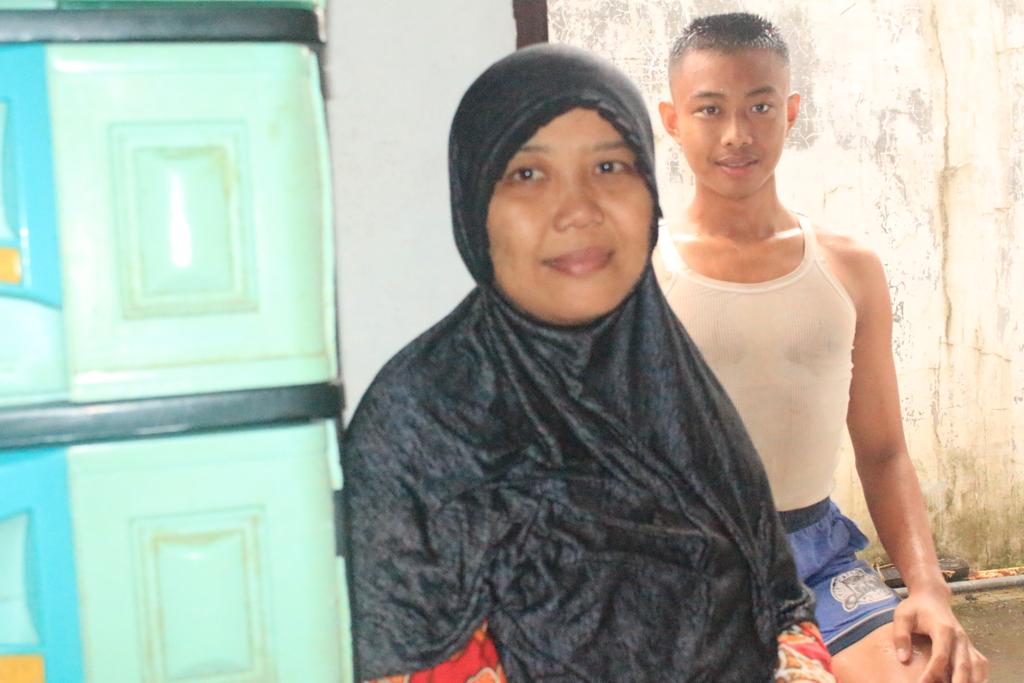 Kamu adalah wanita yang akan aku bahagiakan pertama kali :')