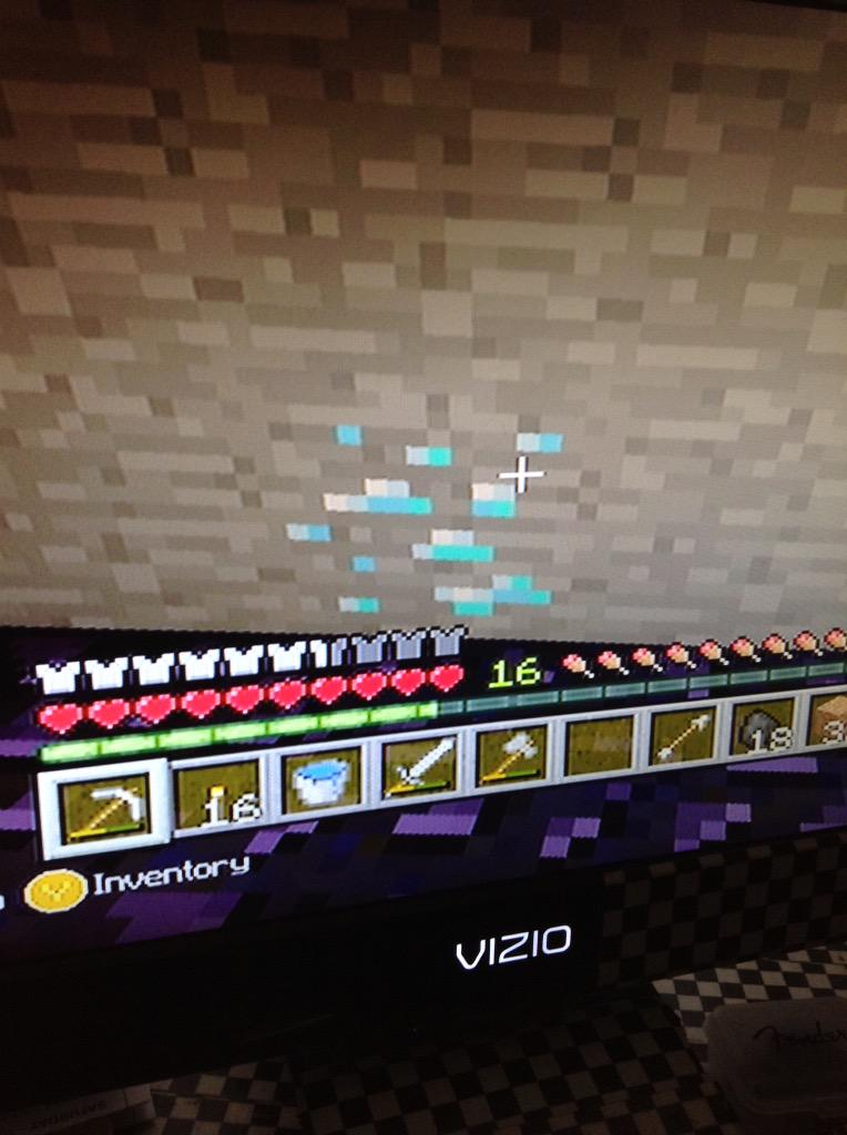 Vertiigo_'s tweet image. @DAYZPROJECT and I found diamonds, but it was at the edge of the map so we couldn't mine them. That's fucked up