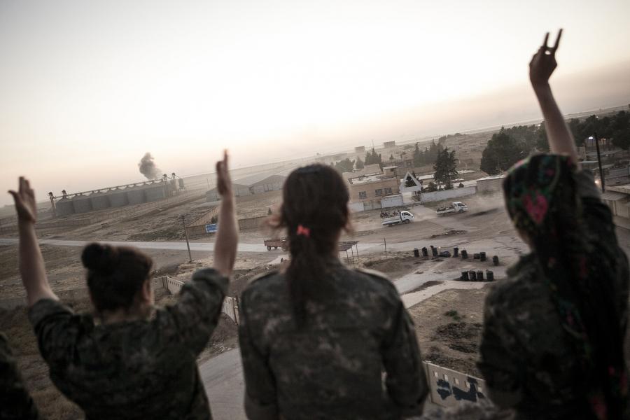 Hevallo's tweet photo. Rojava: only chance for a just peace in the Middle East?: http://t.co/LKB7uxJFhY #TwitterKurds http://t.co/9QMcS4pJvi