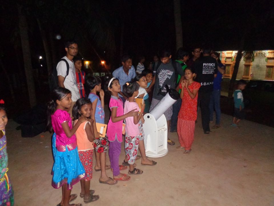 NirmaanGoa's tweet photo. Astronomy has always awed children, so Teach Zari and Celestia had a star-gazing session in Zari. http://t.co/EVTqOo8vz2
