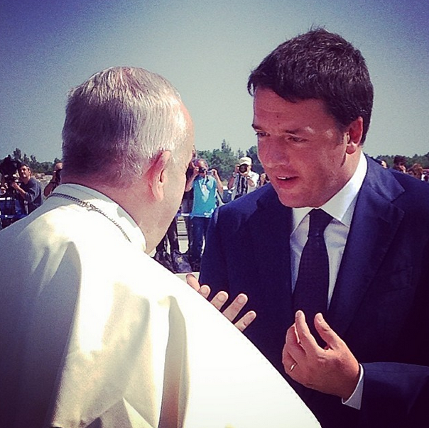 fiorialessandro's tweet photo. i politici e il Papa http://t.co/GOfyXP6mKz