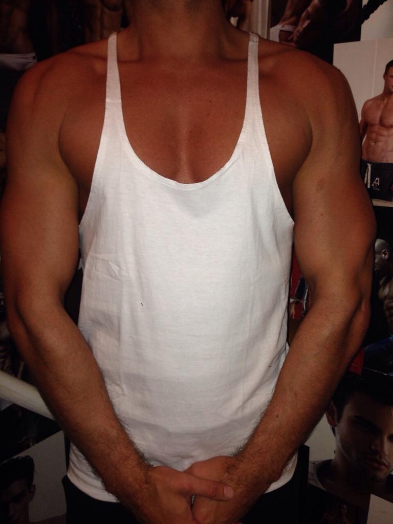 The_Vest_Shop's tweet photo. #muscle #men #vest #gym #gymwear #ripped #lift #gymfit #mensclothing http://t.co/4HyXiilRer http://t.co/7xKaQZ7AtN