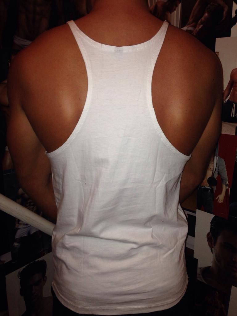 The_Vest_Shop's tweet photo. #muscle #men #vest #gym #gymwear #ripped #lift #gymfit #mensclothing http://t.co/4HyXiilRer http://t.co/7xKaQZ7AtN