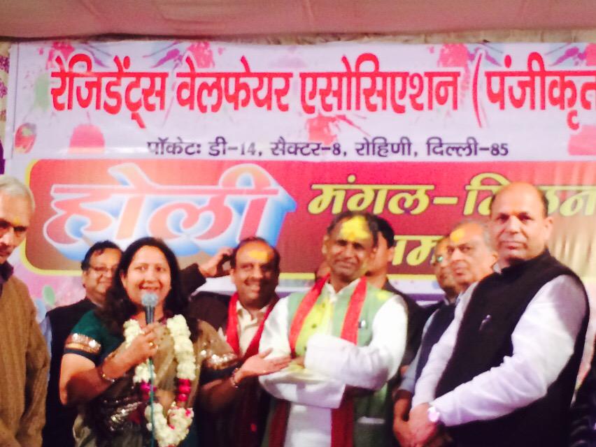 Dr_Uditraj's tweet photo. #Holi celebration with people in my north west delhi constituency http://t.co/oZx2sFe9tG