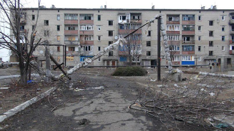 жильё в днр. дебальцево горсовет. дебальцево война микрорайон восточный. дебальцево здание администрации. набережная 49 донецк днр.