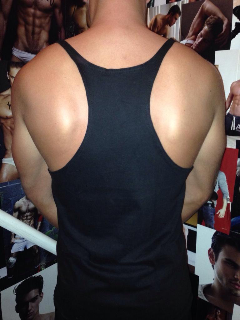 The_Vest_Shop's tweet photo. #muscle #men #vest #gym #gymwear #ripped #lift #gymfit #mensclothing http://t.co/4HyXiilRer http://t.co/jiYcrIBmx1