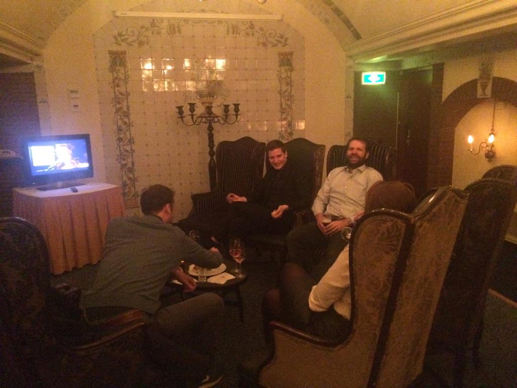 Op tv in t @americanhotel: t RTL-verkiezingsdebat! Met <a href="/rubenkoops/">Ruben Koops</a> <a href="/Bootvis/">Bob</a> <a href="/Jovanegmond/">Jo van Egmond</a> en <a href="/MartijndeGreve/">Martijn de Greve</a> #junkies