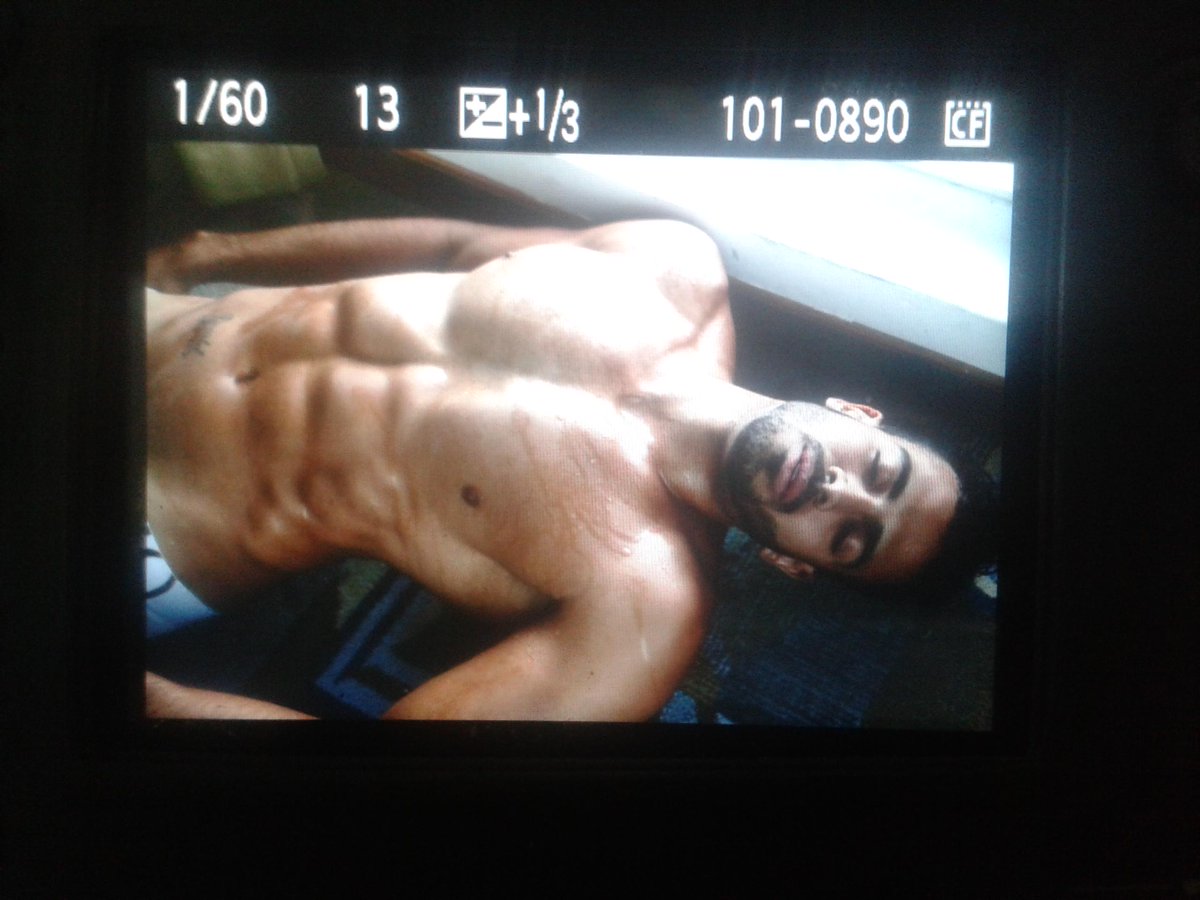 geraldgarcia181's tweet photo. In photo shooting with the professional photographer @DorianOnline #DolceGabbana #Armani http://t.co/jTO18kt6hn