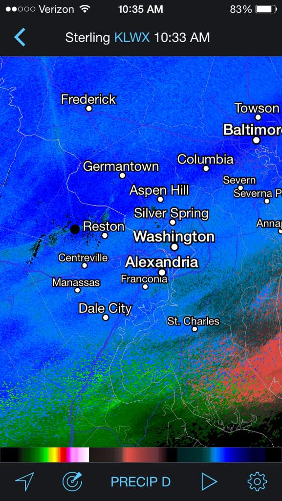 capitalweather's tweet image. Snow falling at 0.5-1" per hour clip. No signs of stopping. Updates: wapo.st/1BUcoap