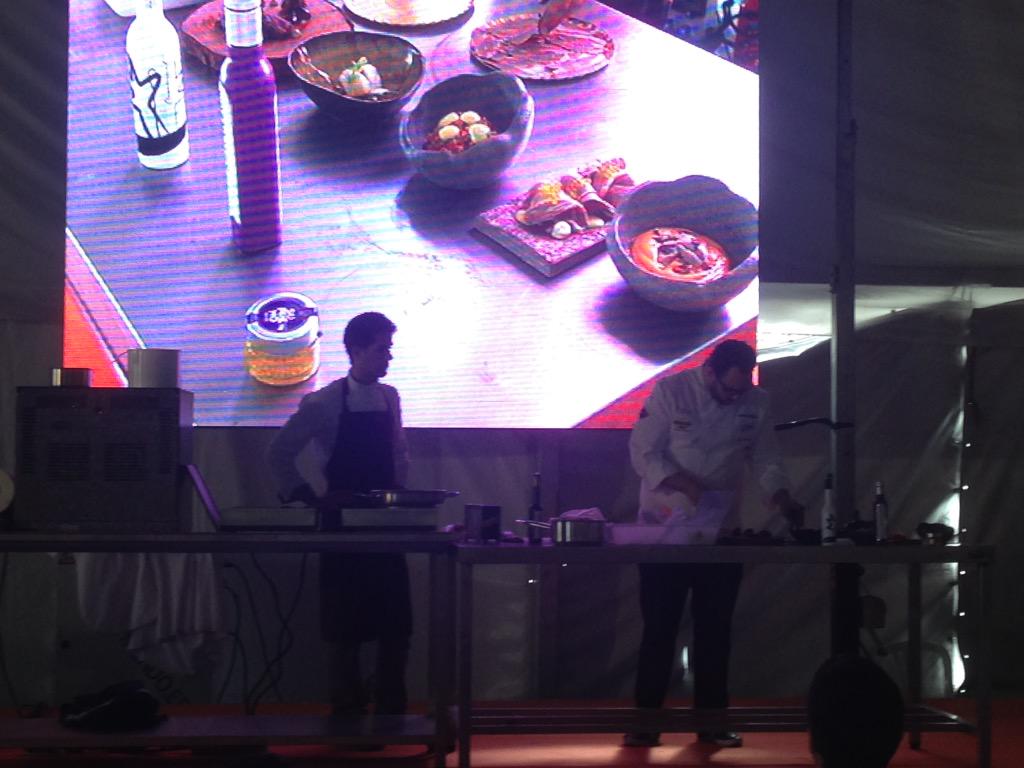 remigiomorillor's tweet photo. #Showcocking de la mano del chef del restaurante @Canelaenrama_08 hoy en @AOVESol http://t.co/9jMcuVFUXh
