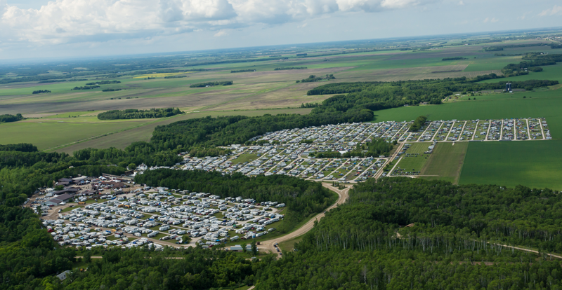 dauphincfest's tweet photo. #TBT to #cfest2014. This is a great aerial picture from @Country_Fest last year. http://t.co/PMJmP1077e
