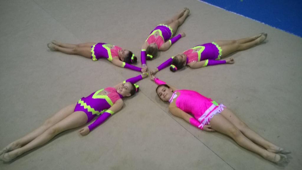 AMPA_CEIPJUANCA's tweet photo. @ProyeSalvavidas Equipo Alevin Gimnasia Rítmica apoya Proyecto Salvavidas en Ceip Juan Carlos I. Sobran las palabras. http://t.co/OHULZLMUCk