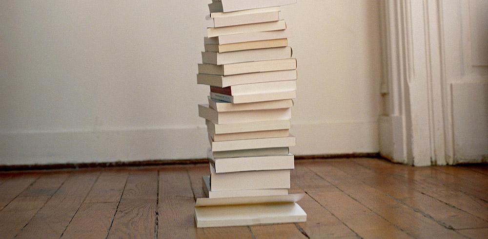 Telerama's tweet photo. Etes-vous atteint de tsundoku ? Si oui, on veut voir : http://t.co/Nc4BOe0z8J #tsundoku http://t.co/9jgfZJx3kw
