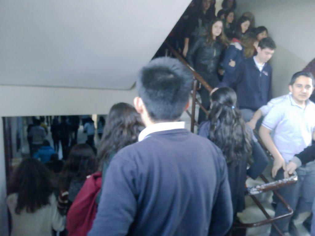 RecepGungorAL's tweet photo. Bugün okulumuz Sivil Savunma Kulübü yönetiminde İkaz-Alarm tatbikatı gerçekleştirildi. http://t.co/TdyhOq7yin