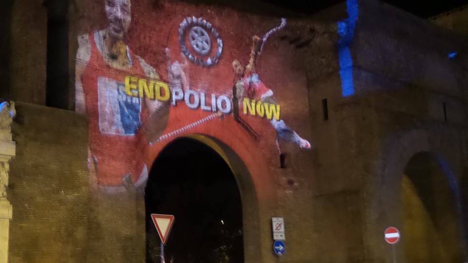 RotaryItalia's tweet image. Proiezione @Rotary @Endpolionow su mura aureliane in via Veneto #Roma #Italia #RotaryDay #RI110 @Rotary2080 #Rotary
