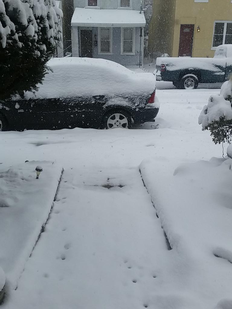 Yay snow👌.. I'm not leaving ma bed rs❄⛄⛄❄⛄❄⛄❄⛄❄