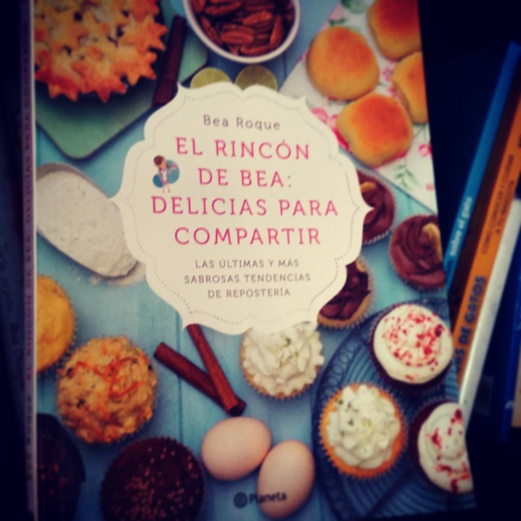 eli_n_m's tweet photo. Ya es mio!Que ganas de estrenarlo!ahora..a conseguir q @BeaRoqueT  @RinconBea me lo firme tb!!#deliciasparacompartir http://t.co/Ug4PVbZ8zs