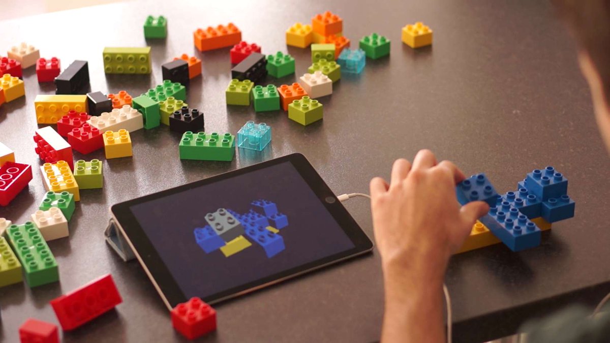 These @LEGO bricks are transferred into digital models in real time #design
bit.ly/1FeeQWF
