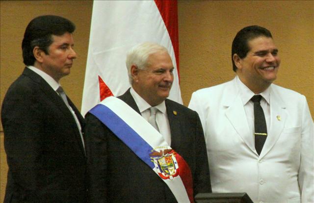 JorgeERitter's tweet photo. ¡Pensar que hubo un momento aciago de nuestra historia, en que estos personajes dirigían los tres órganos del Estado. http://t.co/vCndOYkxiD
