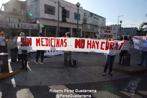 PerezGuadarrama's tweet photo. #Protesta por Pésimo/Ausente Sistema de Salud, @PyMActivos Av Bolívar/Av Cedeño #Valencia #Carabobo #Venezuela #05Mar http://t.co/O7BkLGuvRZ