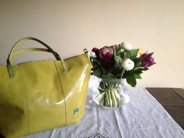 tatianacazzaro's tweet image. Potrebbe sembrare pubblicità occulta per @bluinformatica, invece è solo la mia nuova borsa.