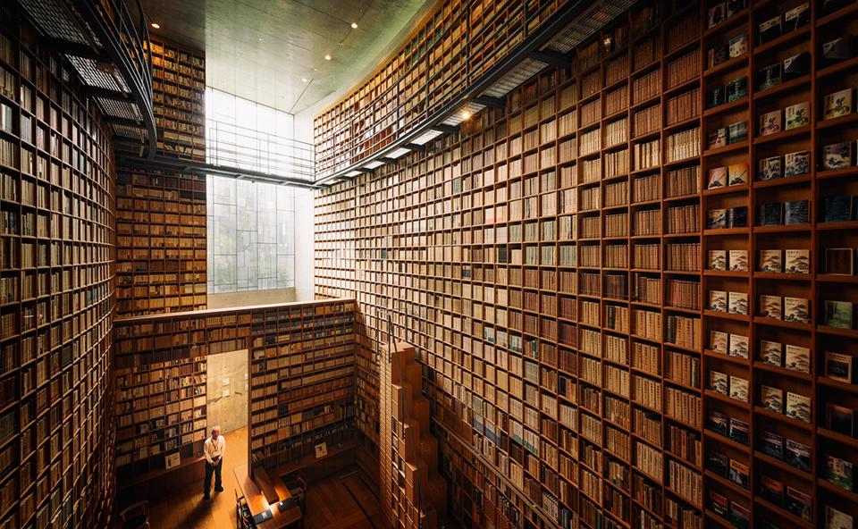 500px's tweet image. 45 Photos that Will Feed a Book Lover&apos;s Soul goo.gl/UHn9OG #WorldBookDay
