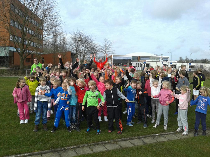 cbsnijdjip's tweet photo. Foto's van de @MerenloopGrou training staan op onze site! Wat hebben we fanatiek gesport! http://t.co/1opVmi8nms http://t.co/MC3QBFhlq4