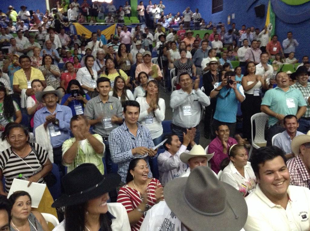AlvaroUribeVel's tweet photo. EnTaller Democrático de Yopal se aplaude a las mujeres que acompañan esta lucha http://t.co/LuQPEVflet