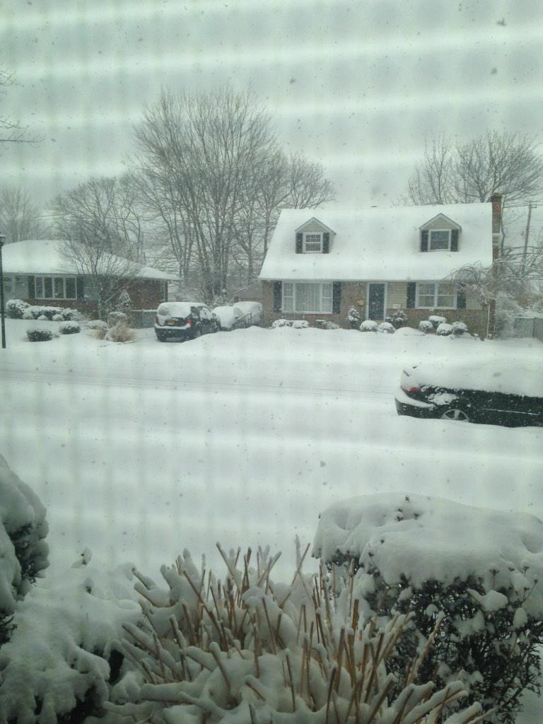 natalieteresax's tweet photo. ANOTHER DAY OF THIS SHIT #WORSTWINTER http://t.co/FC6EV2oltK