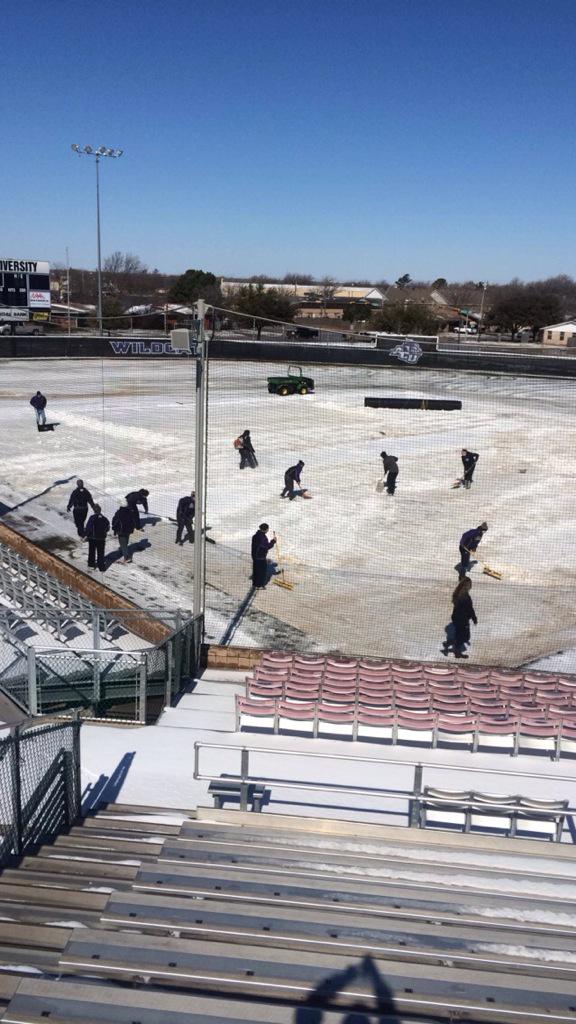 ACU_Softball's tweet photo. Getting the snow off our field so we can play this weekend! #acusoftball #wewantspring #nomoresnow http://t.co/dLKR6TWKPG