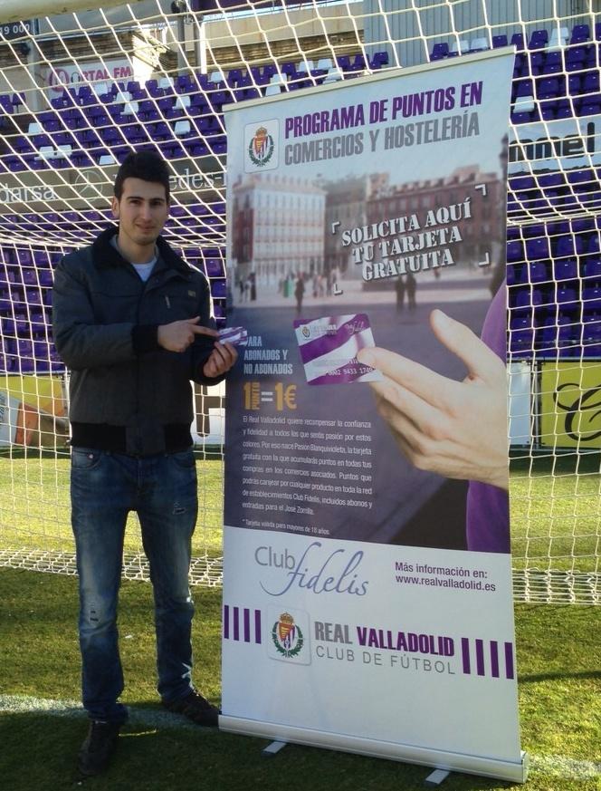 ClubFidelis's tweet photo. Jesus, Alberto, Carlos y Sonia. Los primeros ganadores del sorteo #PasionBlanquivioleta @realvalladolid. Enhorabuena! http://t.co/vsdle19MWU