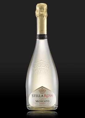 labulla_event's tweet photo. Its the Stella Rosa Social Hour! Enjoy a Cucumber Cocktail with @stellarosawine Imperial Moscato at La Bulla http://t.co/ET5FlRXjA4