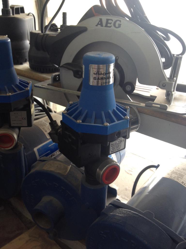 هذه صوره للمضخه الاصلي(ماركة سمنان الايطالي)  التي تعمل على انهاء مشكلة ضعف ضغط الماء في الدور العلوي ..