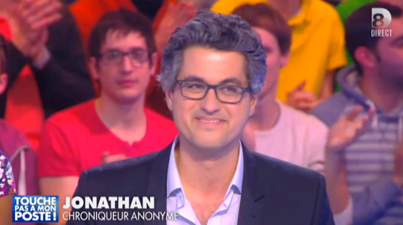 TBT9_W9's tweet photo. Ce soir nous avons Jonathan, un chroniqueur anonyme avec nous autour de la table ! #TPMP http://t.co/tHwlChtpYd
