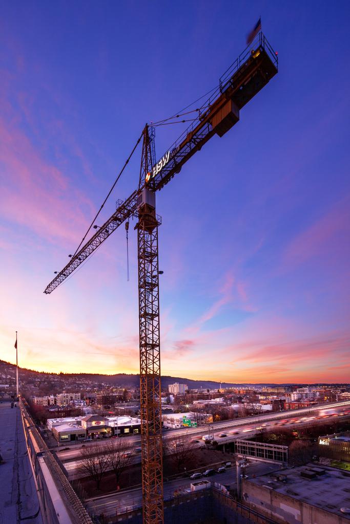 The end of a beautiful day in the #PearlDistrict #howardswright #pearlwestpdx #construction #towercrane