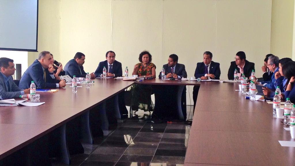 En reunión con #ComisionesUnidas analizamos la #LeyDeEducación para #Oaxaca <a href="/jaime_bcg/">Jaime Bolaños Cacho</a> <a href="/AmandoBohorquez/">Amando Bohórquez</a> <a href="/josue029/">josue</a>