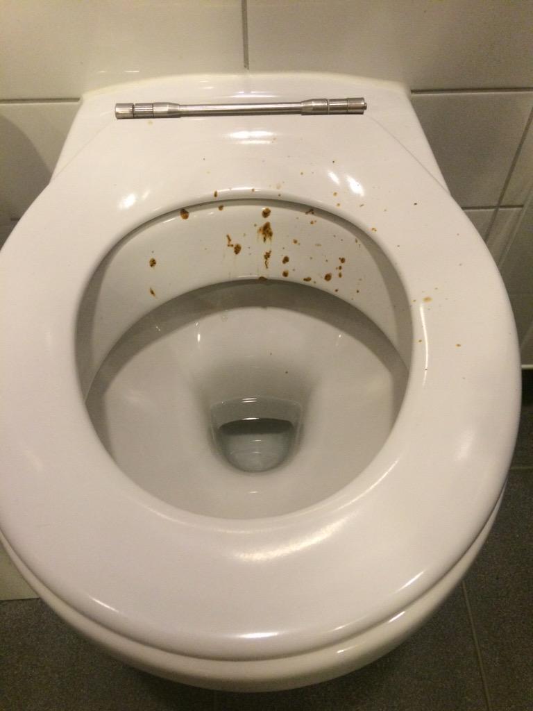 Ondertussen op het damestoilet <a href="/HvA/">Hogeschool van Amsterdam (HvA)</a> Het is bijna kunst. Hoe doe je dit?