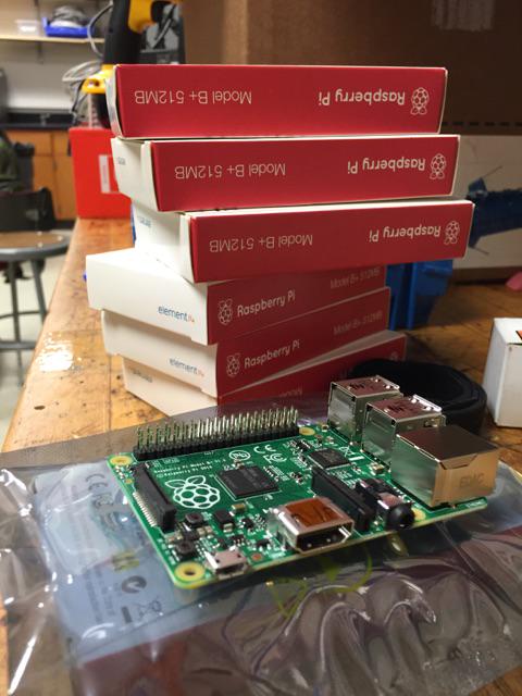 projected_u's tweet image. #tbt to preparing for our launch! #projectedu #pi #startupDE #netDE