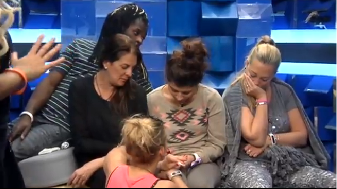 Cokito51's tweet photo. #ExijoDisculpas #teledisculpate5 En el confe ahora mísmo la alegría d GHVIP= LA POTORRA .LA CHUKY=PROVOCADORA D VOTOS http://t.co/J1ERF163Cg