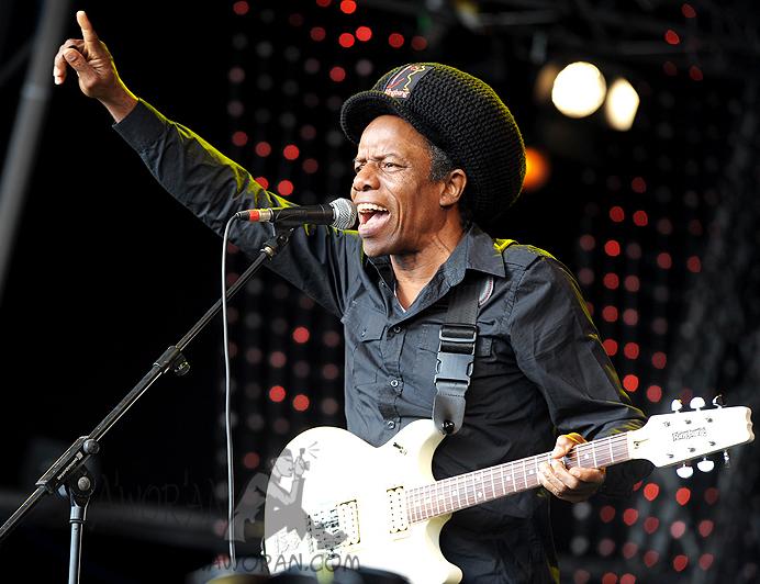 Happy birthday to Reggae Icon Eddy Grant. The Guyanese British musician is 67 today! 
Watch >  