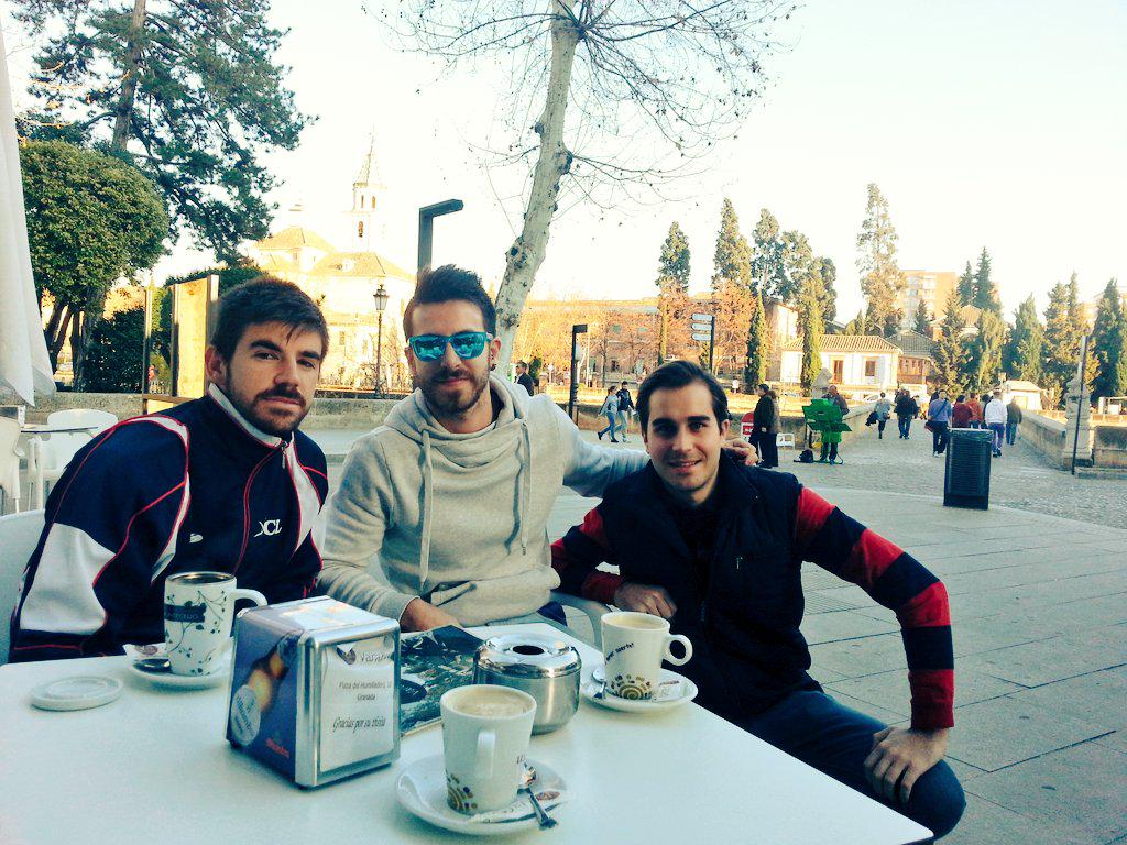alexrama14's tweet photo. Ya se ve en la distancia estos cafés en verano @AlexAmaro91 http://t.co/mjQreXvn8X
